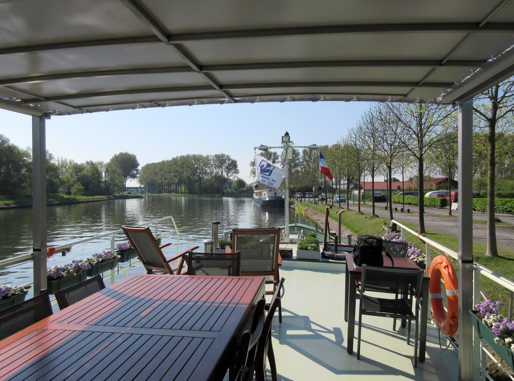 Barge Johanna Couette-café Bruges