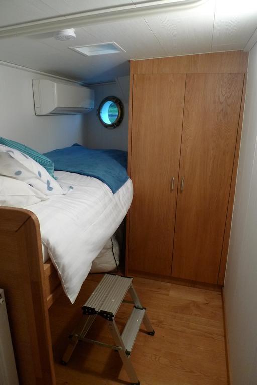 Barge Johanna Bed & Breakfast Bruges